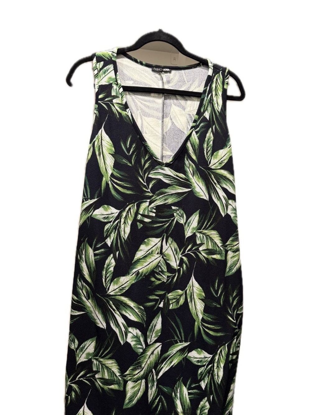 Fashion Nova Black Tropical Leaf V-Neck Tank